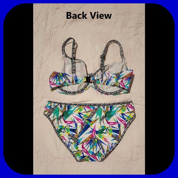 FREYA || Tropical Floral Bikini Set - Picture 2 of 8